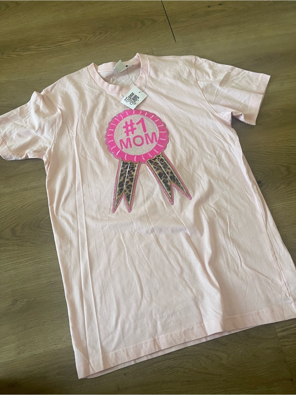 #1 Mom Pink Graphic Women T-Shirt